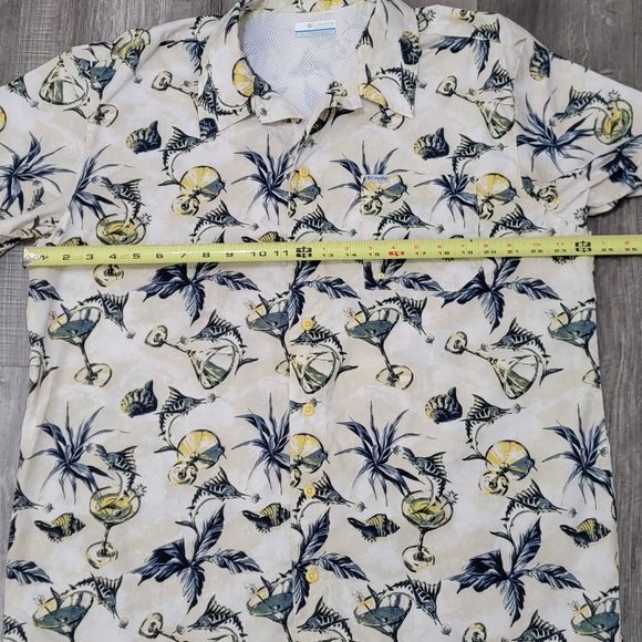 Columbia PFG Marlins and Martinis Print Short Sleeve Button Up Shirt - Picture 7 of 12